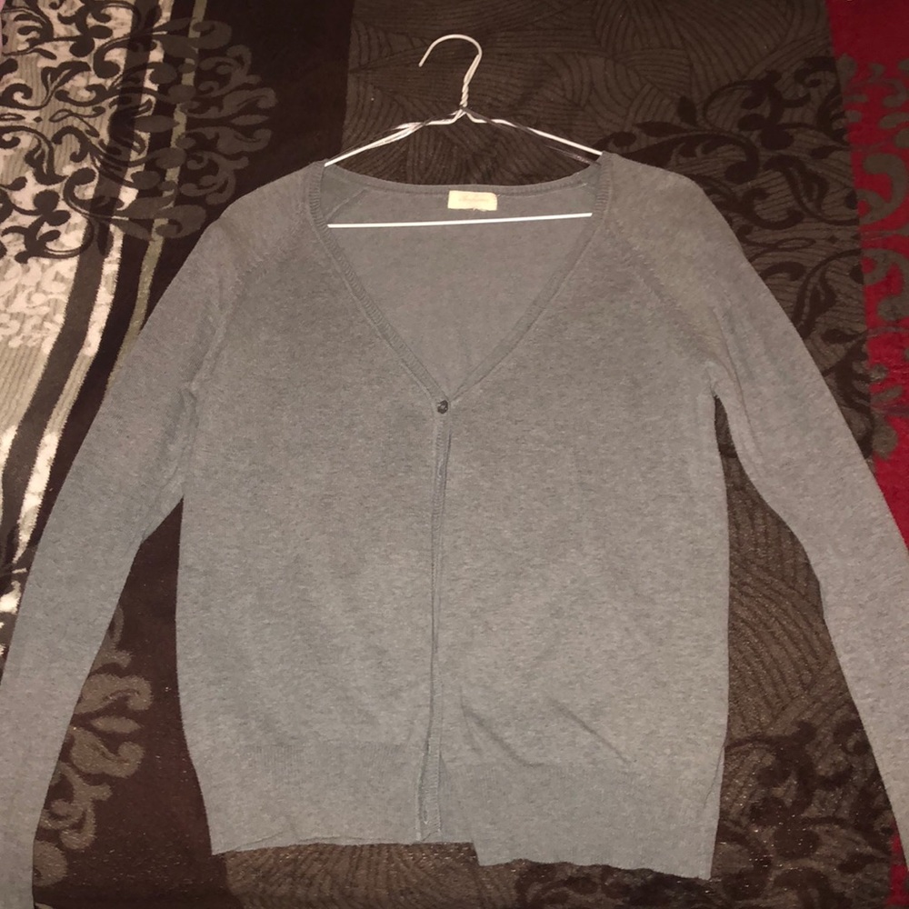 Grey cardigan